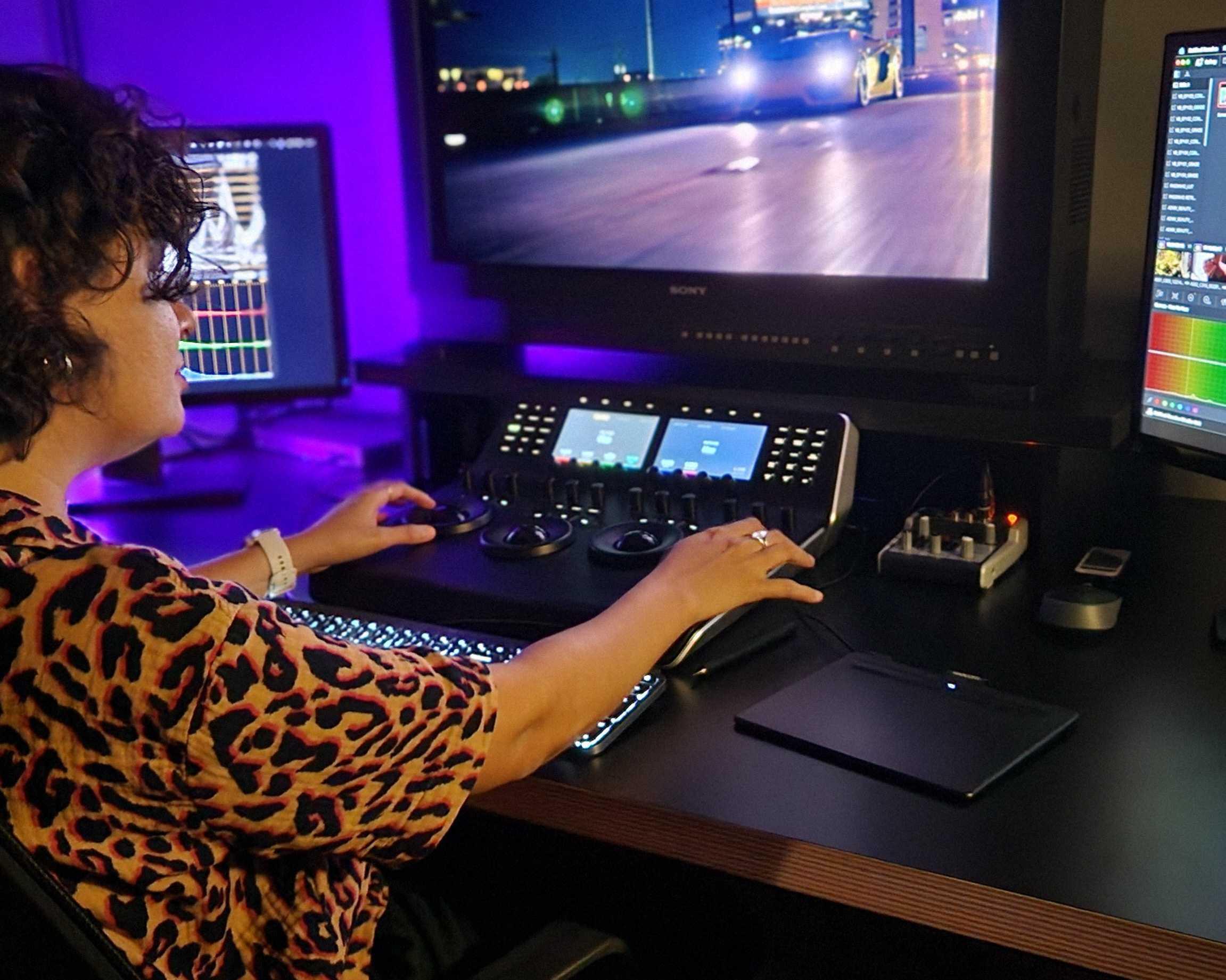 Colorista en el panel de color grading de The End